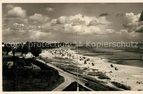 AK / Ansichtskarte Groemitz Ostseebad Blick auf den Strand Kat. Groemitz