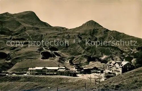 AK / Ansichtskarte Kleine Scheidegg Interlaken Berghotels Wintersportplatz mit Lauberhorn und Tschuggen Berner Alpen Kat. Kleine Scheidegg