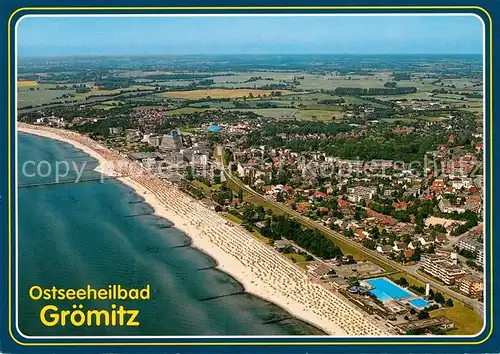 AK / Ansichtskarte Groemitz Ostseebad Fliegeraufnahme mit Strand Kat. Groemitz