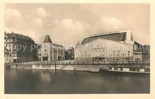 Berlin Blick ueber die Spree Friedrichstadt Palast Kat. Berlin