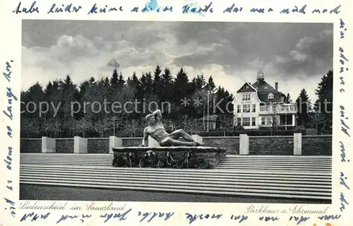 AK / Ansichtskarte Luedenscheid Hotel Restaurant Parkhaus mit Ehrenmal Kat. Luedenscheid