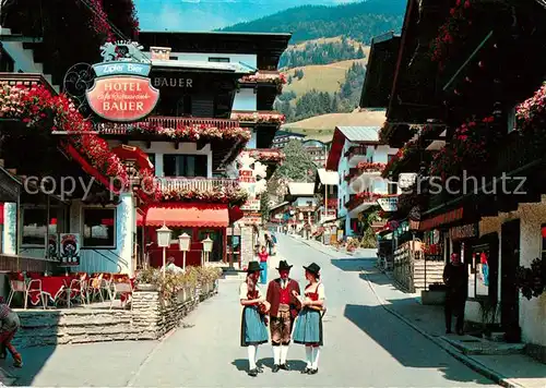 AK / Ansichtskarte Saalbach Hinterglemm Ortsstrasse Tracht Kat. Saalbach Hinterglemm