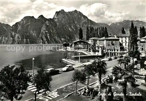 AK / Ansichtskarte Torbole Lago di Garda Uferstrasse am Gardasee Hafen Alpen Kat. Italien