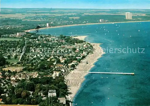 AK / Ansichtskarte Niendorf Ostseebad Fliegeraufnahme mit Strand Seebruecke Kat. Timmendorfer Strand