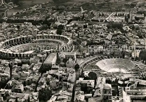 AK / Ansichtskarte Arles Bouches du Rhone Fliegeraufnahme Antiktheater Kat. Arles