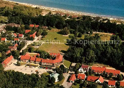 AK / Ansichtskarte Hohwacht Ostseebad Fliegeraufnahme mit Strand Kat. Hohwacht (Ostsee)