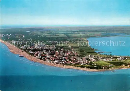 AK / Ansichtskarte Lignano Fliegeraufnahme mit Strand Kat. Lignano