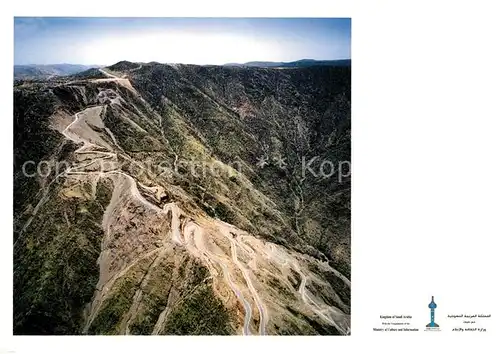 AK / Ansichtskarte Asir Mountain Pass Road leading to the Tihama Plain Gebirgspanorma Gebirgspass