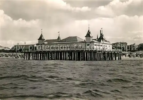 AK / Ansichtskarte Ahlbeck Ostseebad Seebruecke Ansicht vom Meer aus Kat. Heringsdorf Insel Usedom