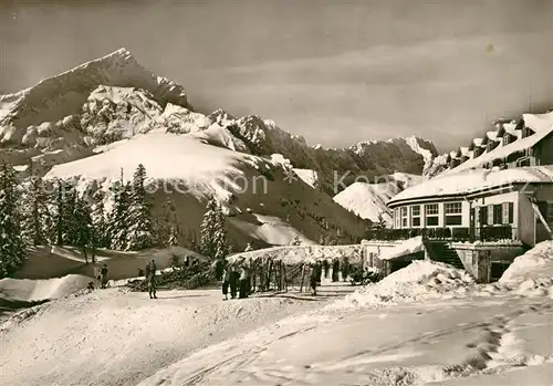 AK / Ansichtskarte Garmisch Partenkirchen Kreuzeck mit Alp und Zugspitze Kat. Garmisch Partenkirchen