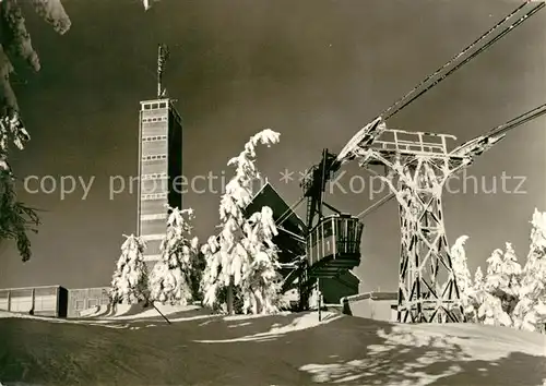 AK / Ansichtskarte Seilbahn Oberwiesenthal Aussichtsturm Fichtelberghaus Seilbahnstation Kat. Bahnen