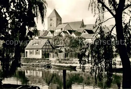 AK / Ansichtskarte Plau See Partie an der Elde mit Blick zur Kirche