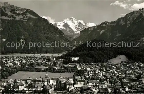 AK / Ansichtskarte Interlaken BE Panorama mit Blick zur Jungfrau Berner Alpen Fliegeraufnahme Kat. Interlaken