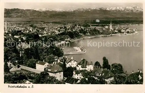 AK / Ansichtskarte Friedrichshafen Bodensee Panorama Uferstrasse Alpen Hafen Kat. Friedrichshafen