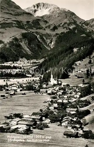 AK / Ansichtskarte Holzgau Panorama Lechtal gegen Laerchspitze Fliegeraufnahme Kat. Holzgau