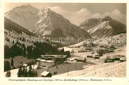 AK / Ansichtskarte Hirschegg Kleinwalsertal Vorarlberg Panorama Wintersportplatz mit Elferkopf Zwoelferkopf und Widderstein Allgaeuer Alpen Kat. Mittelberg