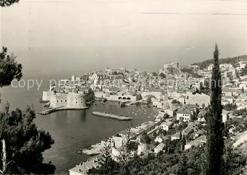 AK / Ansichtskarte Dubrovnik Ragusa Blick auf Hafen und Altstadt Festung Kat. Dubrovnik