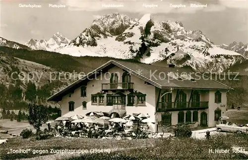 AK / Ansichtskarte Mittenwald Bayern Tonihof mit Zugspitzgruppe Kat. Mittenwald