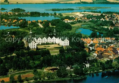 AK / Ansichtskarte Ploen See Schloss Seelandschaft Holsteinische Schweiz Fliegeraufnahme Kat. Ploen