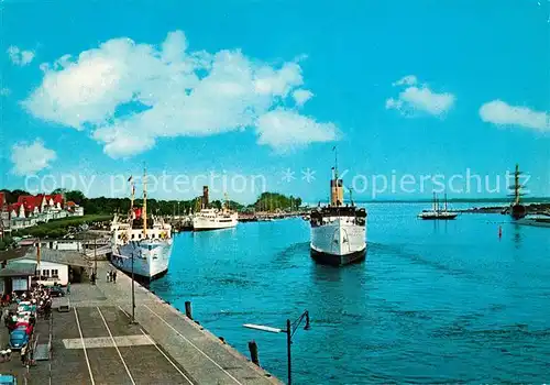 AK / Ansichtskarte Travemuende Ostseebad Hafen Kat. Luebeck