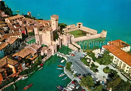 AK / Ansichtskarte Sirmione Castello Scaligero Schloss Gardasee Fliegeraufnahme