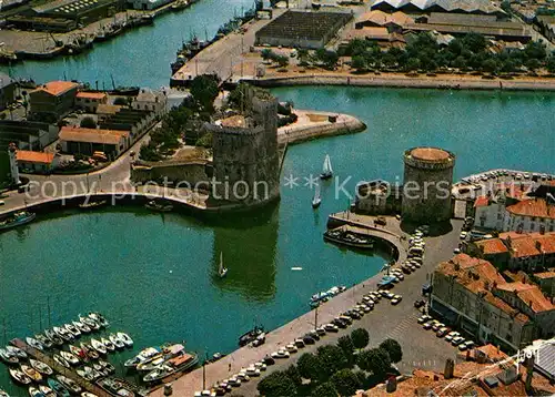 AK / Ansichtskarte La Rochelle Charente Maritime Entree du Port vue aerienne Kat. La Rochelle