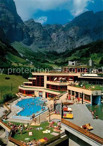 AK / Ansichtskarte Leukerbad Thermal Badecenter Blick zum Gemmipass Kat. Loeche les Bains