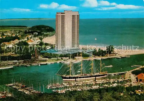 AK / Ansichtskarte Travemuende Ostseebad Hotel 4 Master Segelschiff Kat. Luebeck