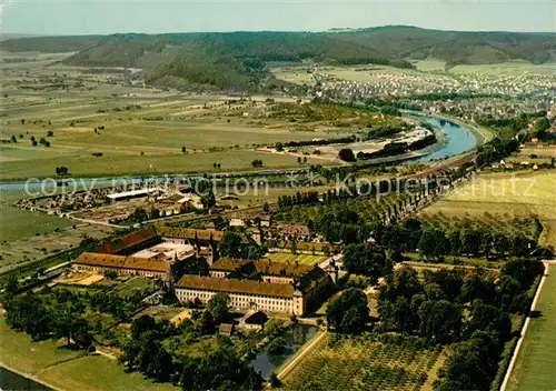 AK / Ansichtskarte Corvey Ehemalige Reichsabtei im Hintergrund Hoexter an der Weser Fliegeraufnahme Kat. Hoexter