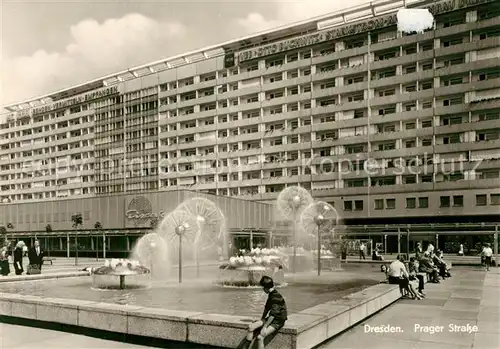 AK / Ansichtskarte Dresden Prager Strasse Wasserspiele Dresden Kat. Dresden Elbe