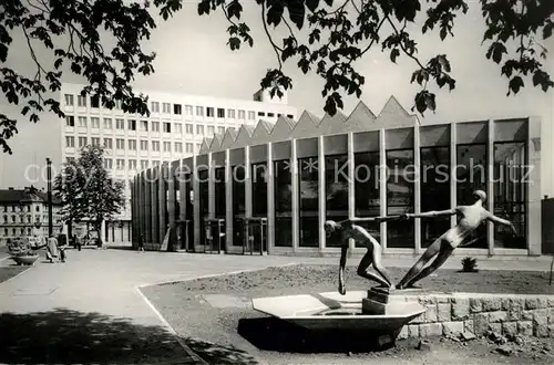 AK / Ansichtskarte Miskolc Sitz des SZOT mit Statue Wasserschoepfer von S. Kiss Miskolc Kat. Miskolc