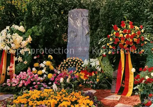 AK / Ansichtskarte Rhoendorf Grabstaette Dr Konrad Adenauer Waldfriedhof Rhoendorf Kat. Bad Honnef