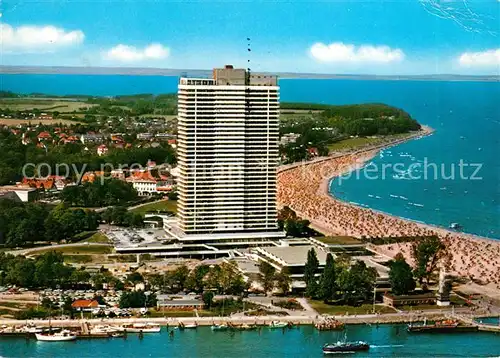 AK / Ansichtskarte Travemuende Ostseebad Hotel am Strand Hafeneinfahrt Fliegeraufnahme Travemuende Ostseebad Kat. Luebeck