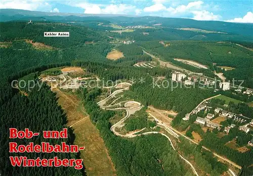 AK / Ansichtskarte Winterberg Hochsauerland Fliegeraufnahme Bob  Rodelbahn Kahler Asten Winterberg Hochsauerland Kat. Winterberg