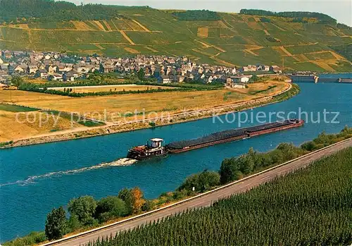 AK / Ansichtskarte Wintrich Panorama Moseltal Blick von den Weinbergen Frachtkahn Binnenschifffahrt Wintrich Kat. Wintrich