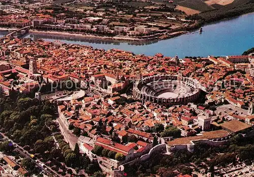 AK / Ansichtskarte Arles_Bouches du Rhone Vue aerienne des remparts les Arenes Theatre Antique St Trophime et le Rhone Arles Bouches du Rhone Kat. Arles