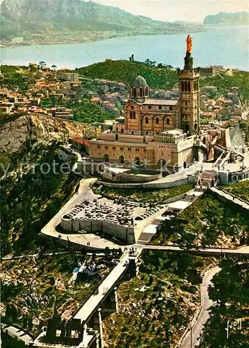 AK / Ansichtskarte Marseille_Bouches du Rhone Basilique Notre Dame de la Garde vue aerienne Marseille