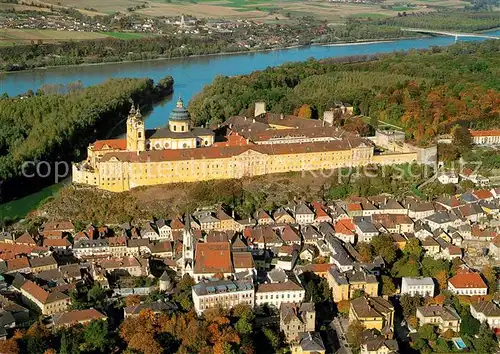 AK / Ansichtskarte Melk_Donau Fliegeraufnahme Stift Melk Melk_Donau Kat. Melk_Wachau