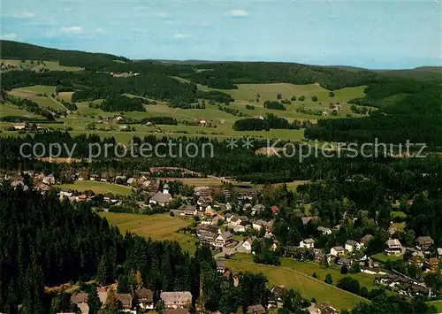 AK / Ansichtskarte Hinterzarten Hoehenluftkurort und Wintersportplatz Fliegeraufnahme Hinterzarten