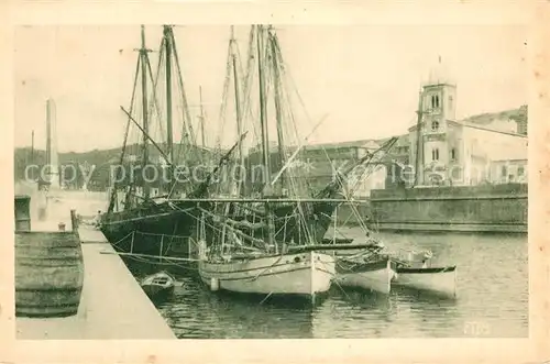 AK / Ansichtskarte Port Vendres Le  Quai de la Sante lEglise et l Obelisque Port Vendres