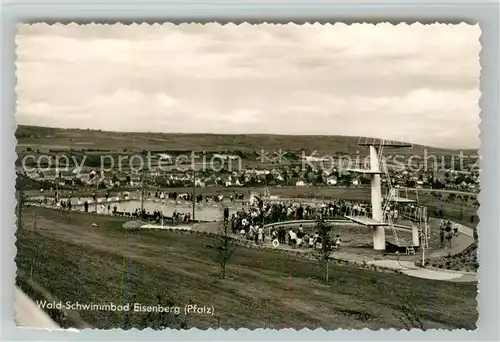 AK / Ansichtskarte Eisenberg_Pfalz Waldschwimmbad Freibad mit Sprungturm Eisenberg Pfalz