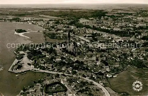 AK / Ansichtskarte Schleswig_Schlei Fliegeraufnahme Kirche Schleswig_Schlei