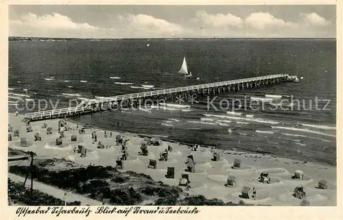 AK / Ansichtskarte Scharbeutz_Ostseebad Strand mit Seebruecke Scharbeutz_Ostseebad