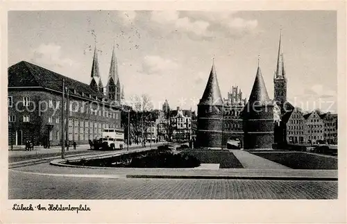 AK / Ansichtskarte Luebeck Holstentor Platz Hansestadt Luebeck