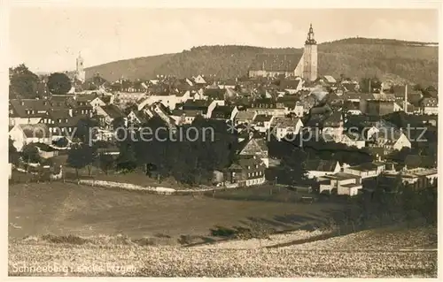 AK / Ansichtskarte Schneeberg_Erzgebirge Ortsansicht mit Kirche Schneeberg Erzgebirge