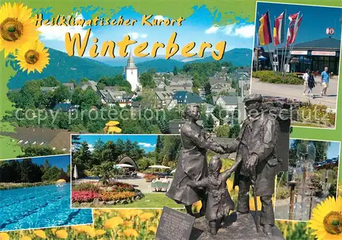 AK / Ansichtskarte Winterberg_Hochsauerland Ortsansicht mit Kirche Touristinfo Kurpark Brunnen Freibad Denkmal Statuen Winterberg_Hochsauerland