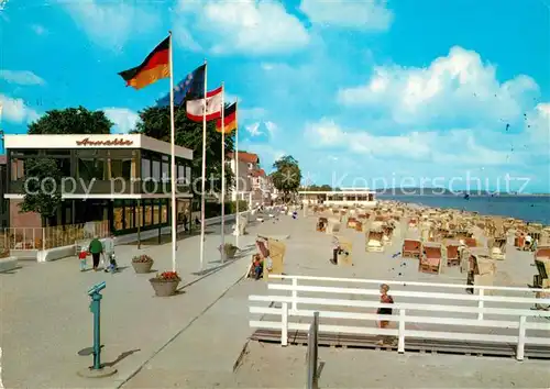 AK / Ansichtskarte Niendorf_Ostseebad Kurpromenade mit Cafe Annette Haus des Kurgastes Niendorf_Ostseebad