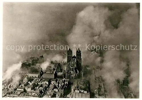 AK / Ansichtskarte Luebeck Marienkirche Luftangriff 1942 Truemmer 2. Weltkrieg Fliegeraufnahme Luebeck