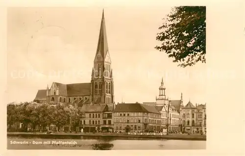 AK / Ansichtskarte Schwerin_Mecklenburg Dom mit Pfaffenteich Schwerin_Mecklenburg