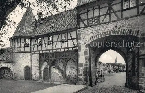 AK / Ansichtskarte Friedberg_Hessen Burgtor mit Blick in die Kaiserstrasse Friedberg Hessen